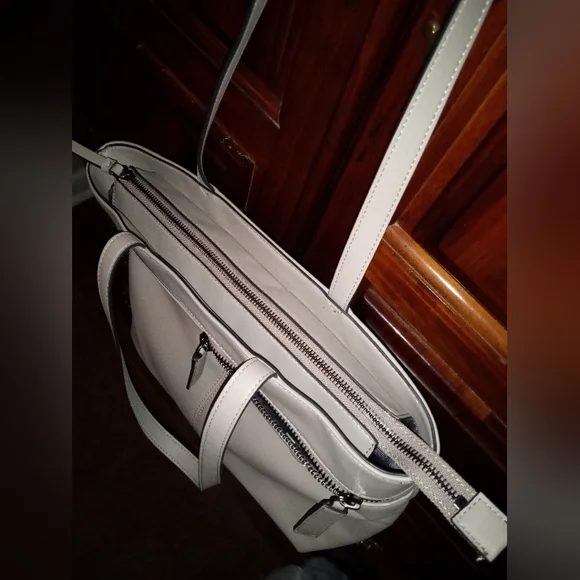 EUC SIMPLY VERA VERA WANG - Picture 13 of 15